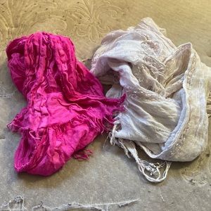 2 scarves pink & white